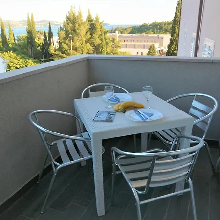 Bed & Breakfast Avantgarde 4*