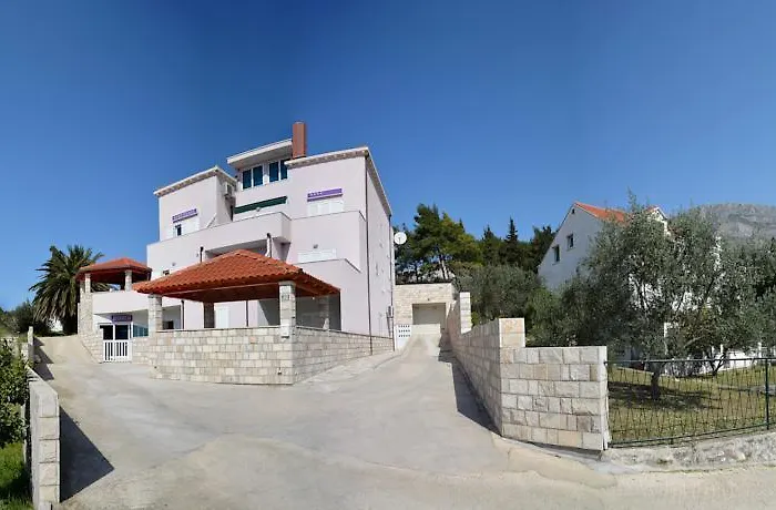 Bed & Breakfast Avantgarde 4*