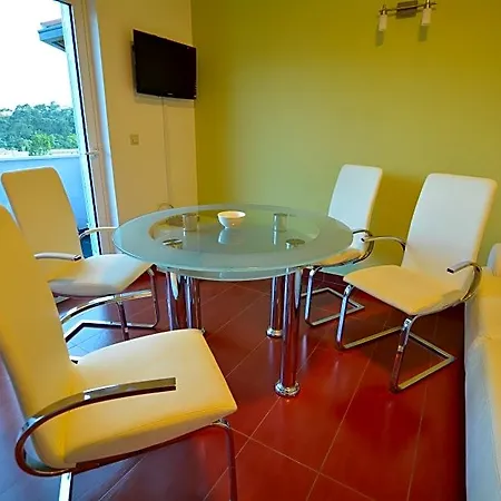 krevet i doručak Avantgarde 4*