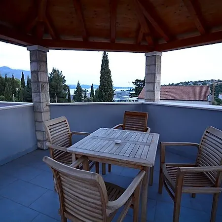Avantgarde krevet i doručak 4*