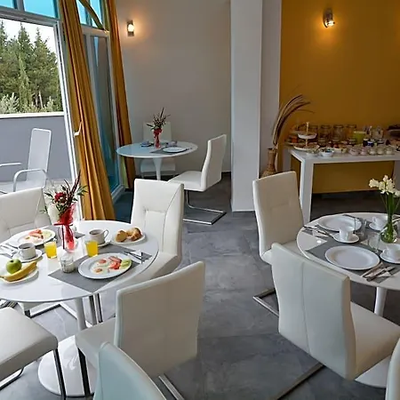 krevet i doručak Avantgarde 4*