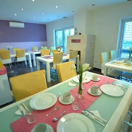 Avantgarde Bed & Breakfast 4*